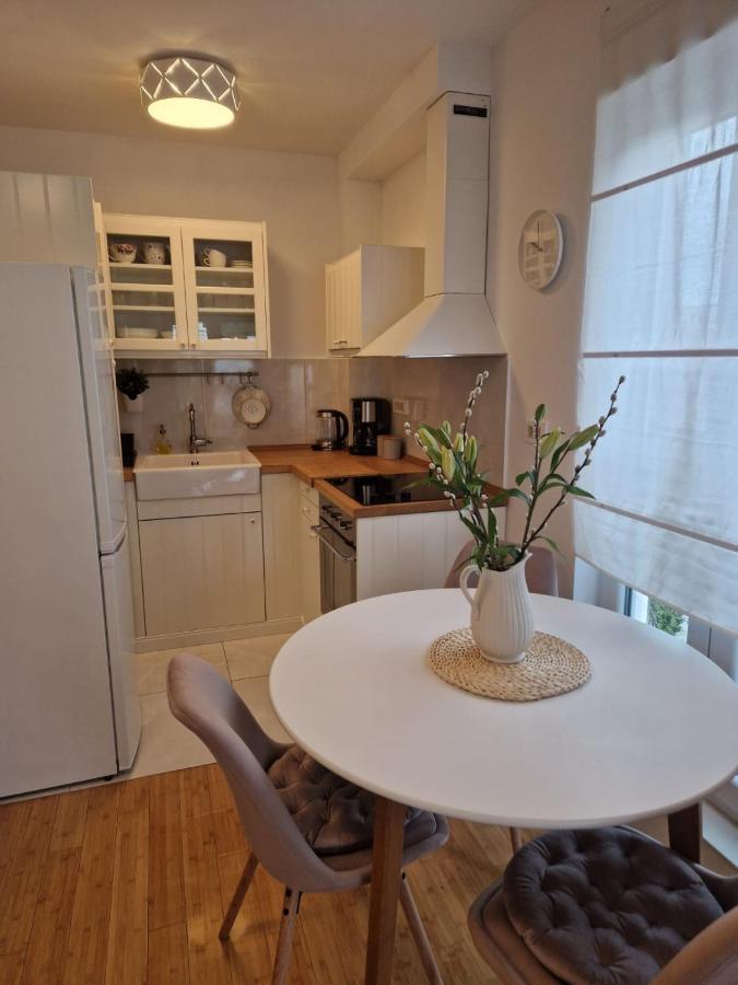 אומיס Apartman River Breeze מראה חיצוני תמונה