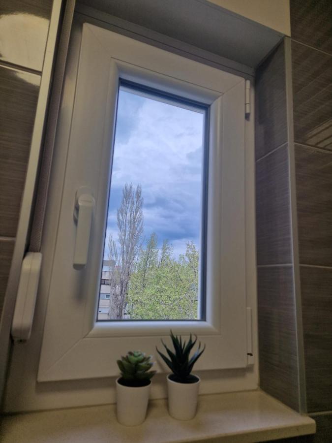 אומיס Apartman River Breeze מראה חיצוני תמונה