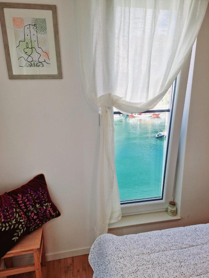 אומיס Apartman River Breeze מראה חיצוני תמונה