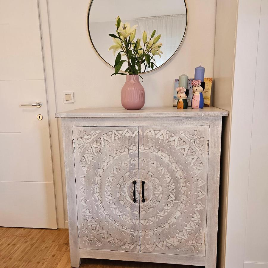 אומיס Apartman River Breeze מראה חיצוני תמונה