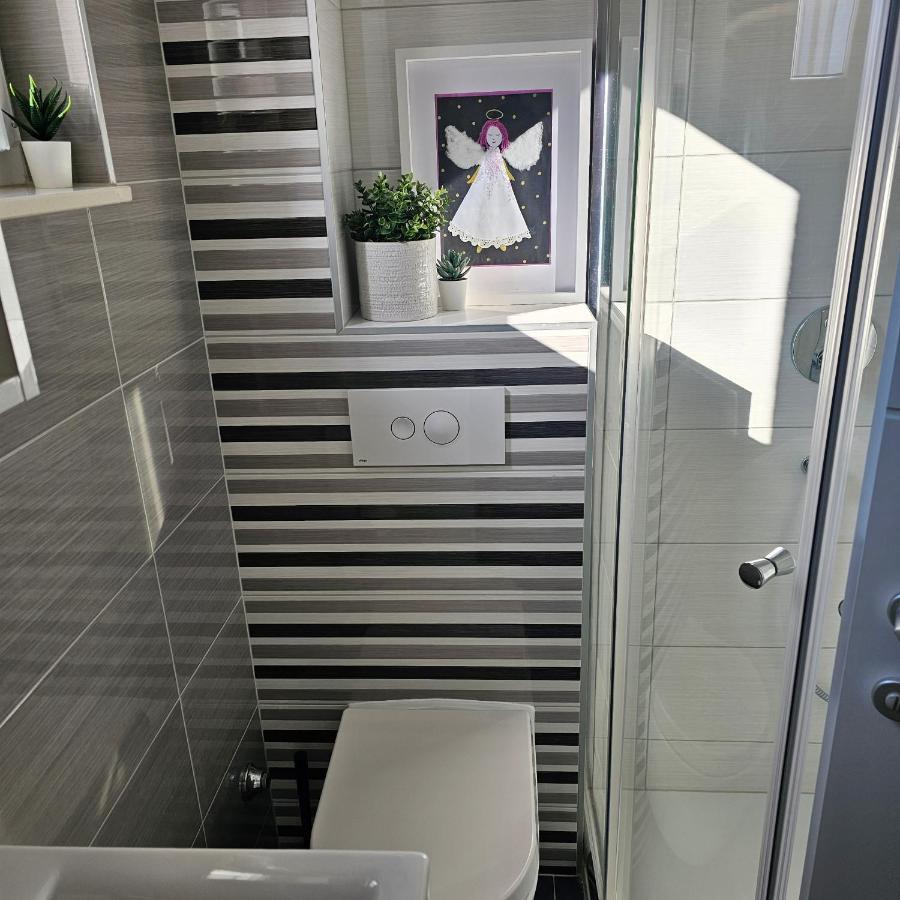 אומיס Apartman River Breeze מראה חיצוני תמונה